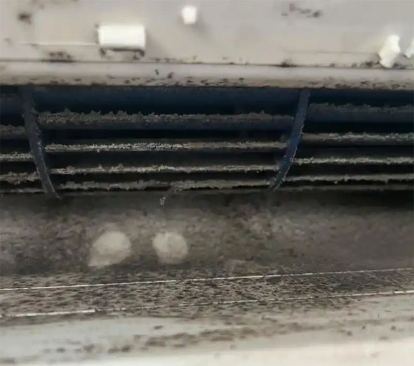 九龙空调吹的风有股烧焦味是怎么回事